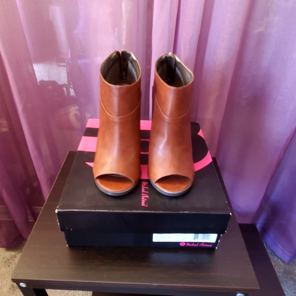 Michael Antonio Cognac Bootie Heel Size 7.5